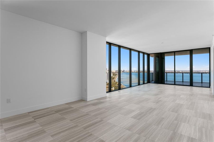 Spacious, unfurnished interior of a new home in , Tampa (Image 68).