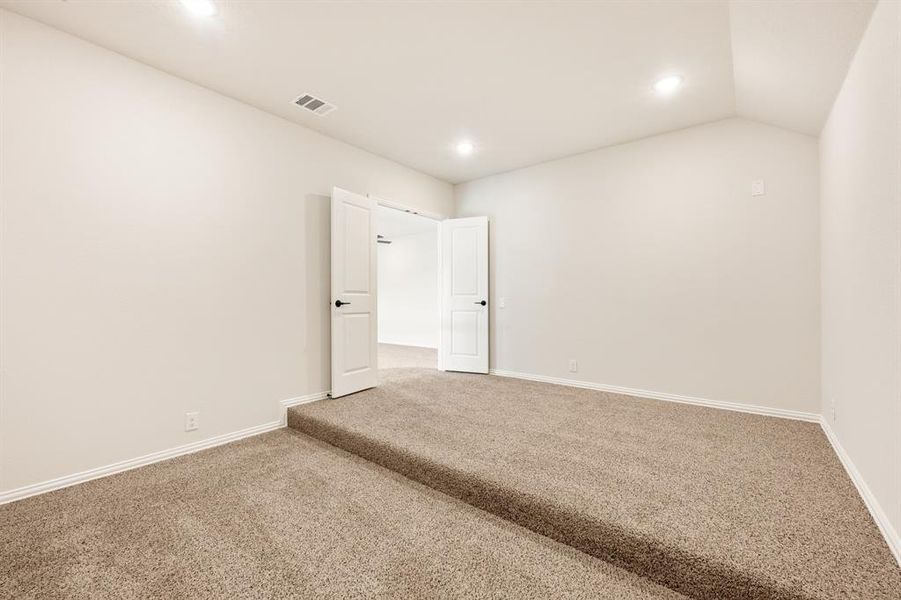 Spacious, unfurnished interior of a new home in Hampton Park, Glenn Heights (Image 17).