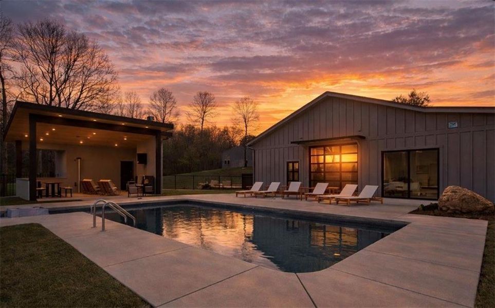 Community amenities in , Talking Rock (Image 34).