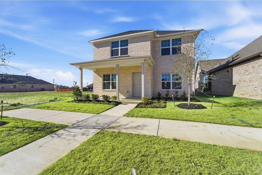 Exterior details and patio area of a home in La Terra, Celina (Image 3).