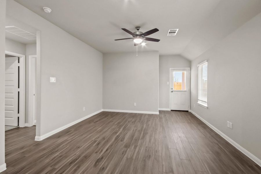 Spacious, unfurnished interior of a new home in Ridgeland Hills, Willis (Image 7).