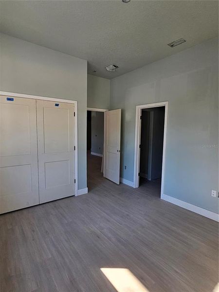 Spacious, unfurnished interior of a new home in , Deland (Image 12).