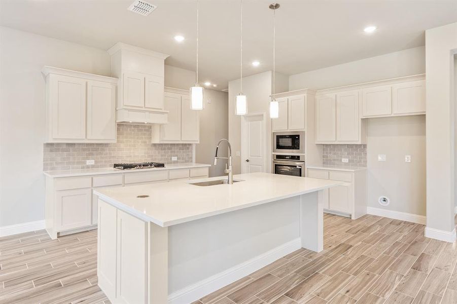 Furnished interior view inside a new home in Somerset, Venus (Image 10).