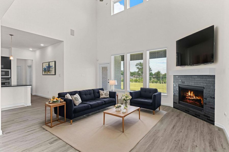 Photo is Virtually Staged — Another view of the open family room highlighting the easy flow into the kitchen and dining area, complete with tall ceilings and backyard views. Photo is Virtually Staged — Another view of the open family room highlighting the easy flow into the kitchen and dining area, complete with tall ceilings and backyard views.