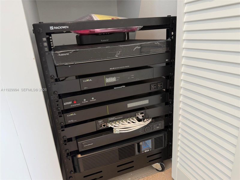 Media & audio rack