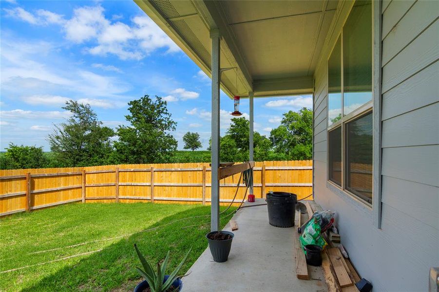 Exterior details and patio area of a home in Saddle Creek, Waco (Image 3).