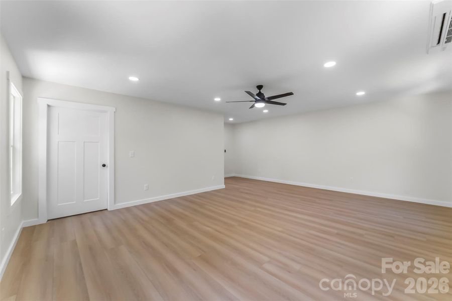 Spacious, unfurnished interior of a new home in , Marion (Image 31).