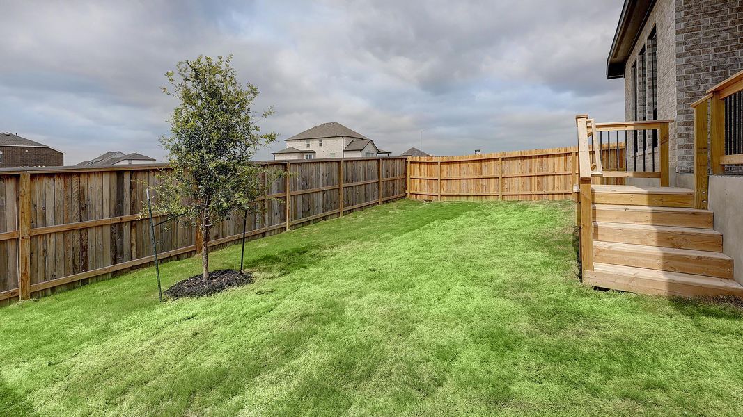 Exterior details and patio area of a home in Arcadia Ridge, San Antonio (Image 2).