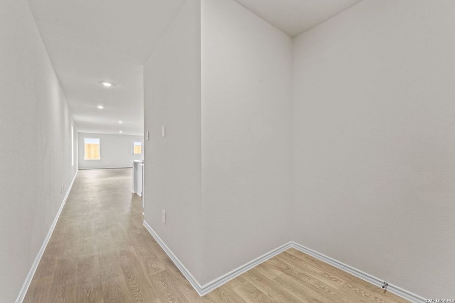 Spacious, unfurnished interior of a new home in Bollinger, Uhland (Image 11).