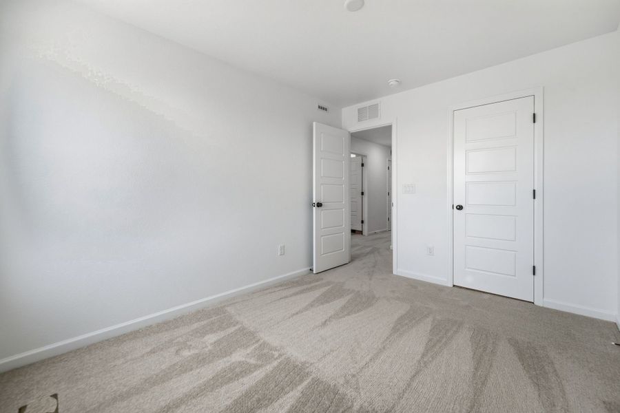 Spacious, unfurnished interior of a new home in Trailstone, Arvada (Image 33).