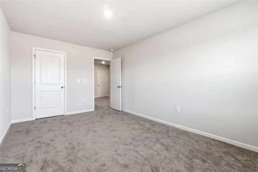 Spacious, unfurnished interior of a new home in Carolina, Palmetto (Image 9).