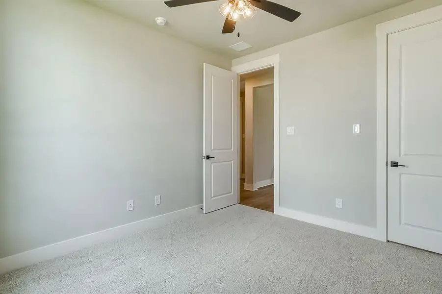 Spacious, unfurnished interior of a new home in Peaks at Lone Elm, Waxahachie (Image 30). Spacious, unfurnished interior of a new home in Peaks at Lone Elm, Waxahachie (Image 30).