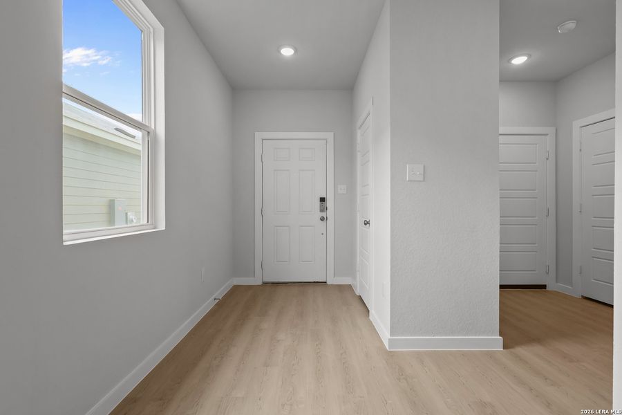 Spacious, unfurnished interior of a new home in Park Place, New Braunfels (Image 20).