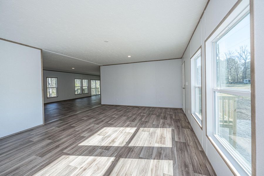 Spacious, unfurnished interior of a new home in , Summerville (Image 10).