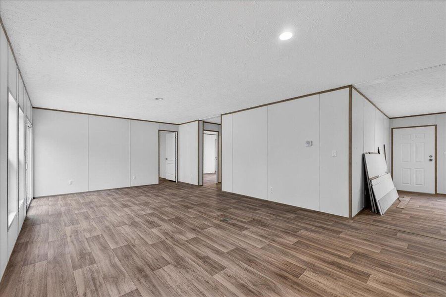 Spacious, unfurnished interior of a new home in , Walterboro (Image 34).