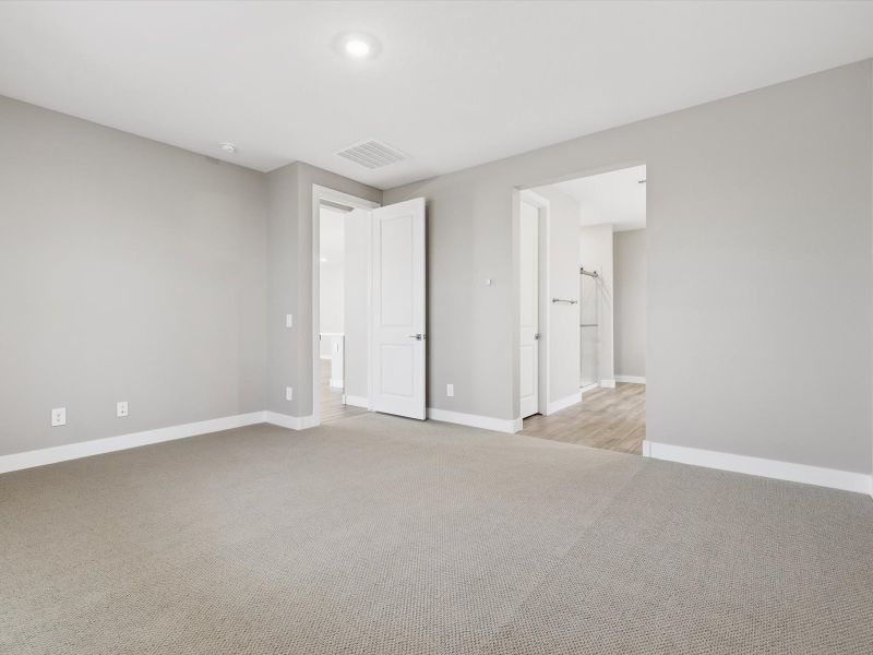 Spacious, unfurnished interior of a new home in Legacy Place, Glendale (Image 12).