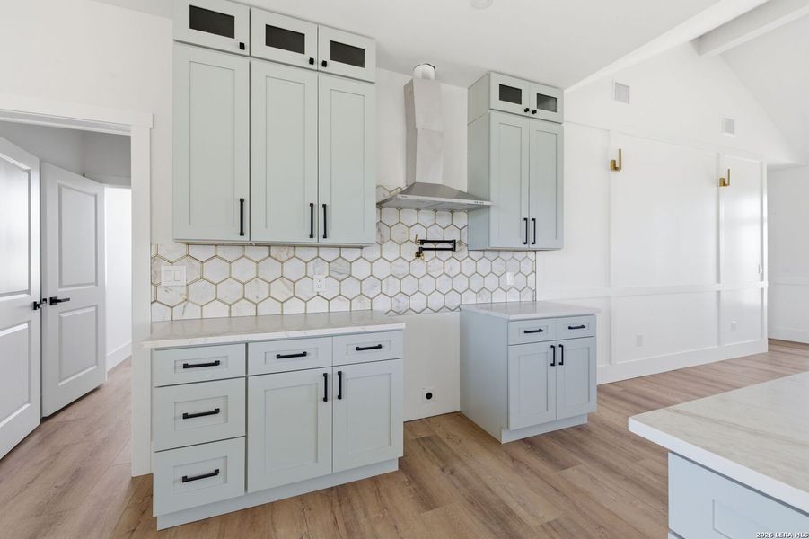 Furnished interior view inside a new home in , Bandera (Image 37).