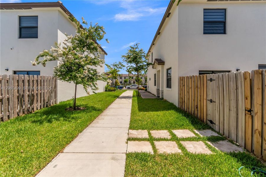 Exterior details and patio area of a home in , Miami (Image 26).