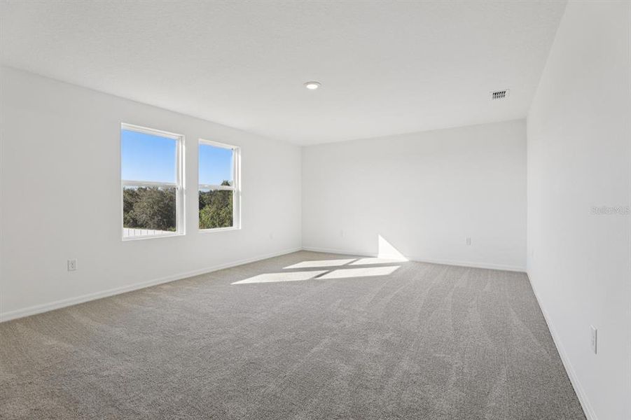 Spacious, unfurnished interior of a new home in Tyson Reserve, St. Cloud (Image 9).