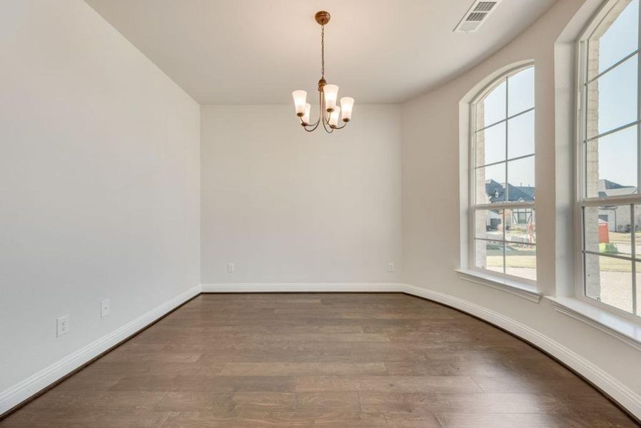 Spacious, unfurnished interior of a new home in Dominion of Pleasant Valley, Wylie (Image 16).