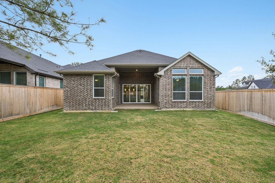 Exterior details and patio area of a home in Kresston, Montgomery (Image 27).