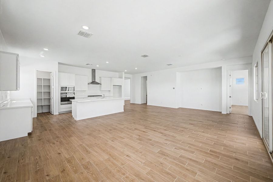 Spacious, unfurnished interior of a new home in Empire Pointe, Queen Creek (Image 7).