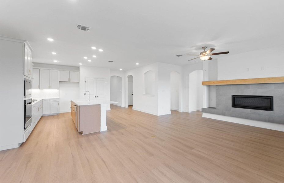 Spacious, unfurnished interior of a new home in West Cypress Hills, Spicewood (Image 11).