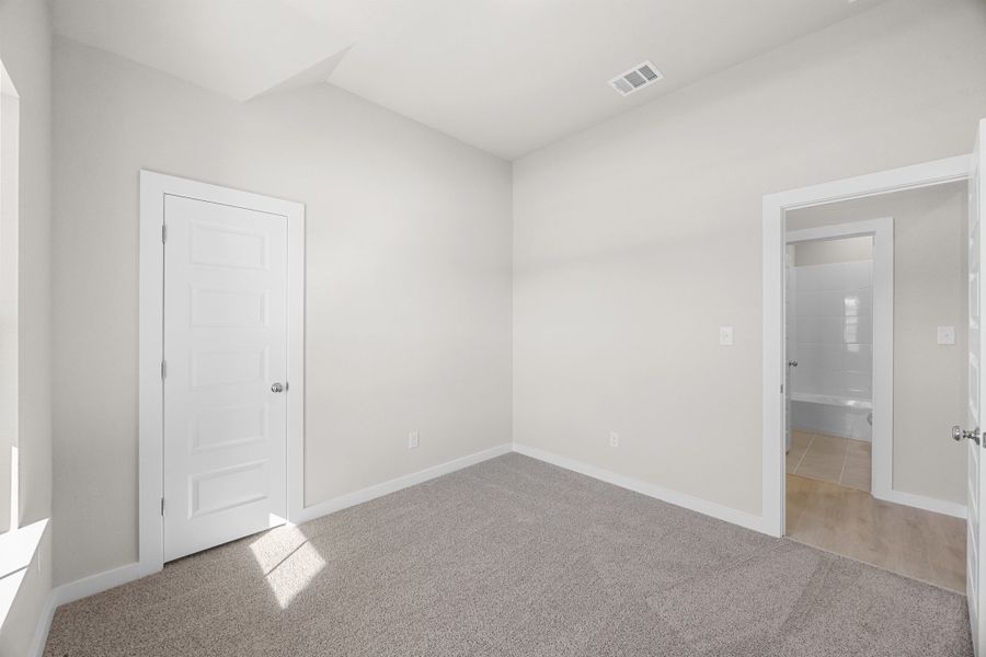 Spacious, unfurnished interior of a new home in Prairie Winds, Hutto (Image 23).