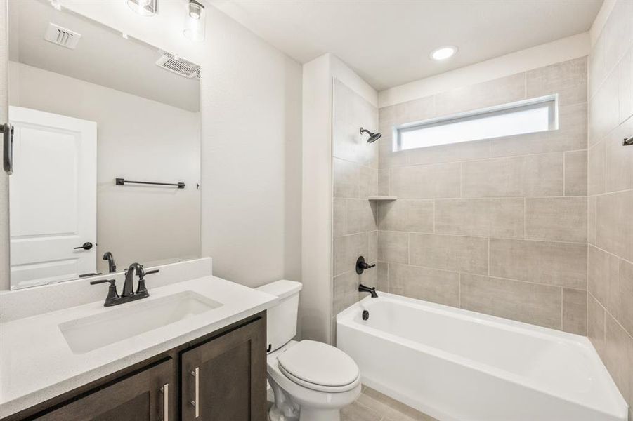 Furnished interior view inside a new home in Timberbrook, Justin (Image 14).