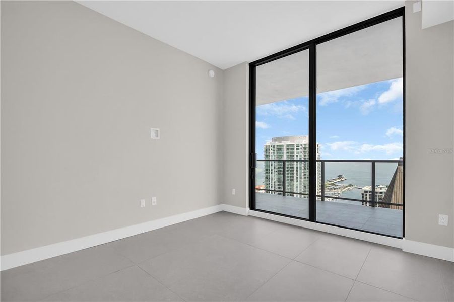 Spacious, unfurnished interior of a new home in , St. Petersburg (Image 77).