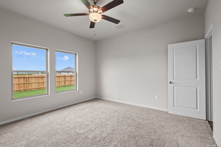 Spacious, unfurnished interior of a new home in Summerlin, San Antonio (Image 27).