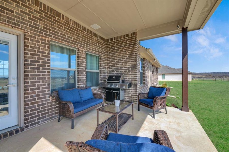 Exterior details and patio area of a home in , Maypearl (Image 3).