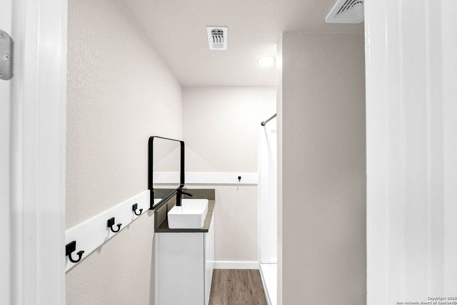 Furnished interior view inside a new home in , Seguin (Image 5).