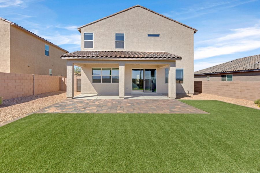 Exterior details and patio area of a home in Silverbell Ridge, Marana (Image 3).