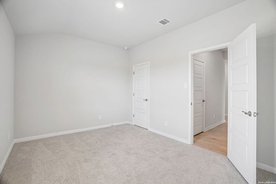 Spacious, unfurnished interior of a new home in Carmel Ranch, Schertz (Image 33).