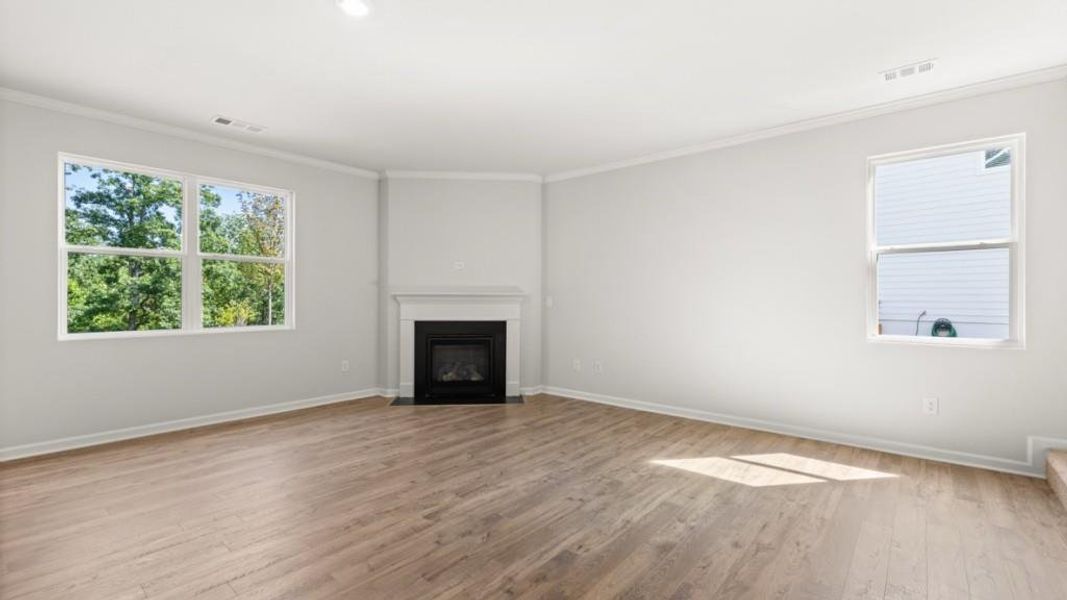 Spacious, unfurnished interior of a new home in Falcon Landing, Gainesville (Image 27).