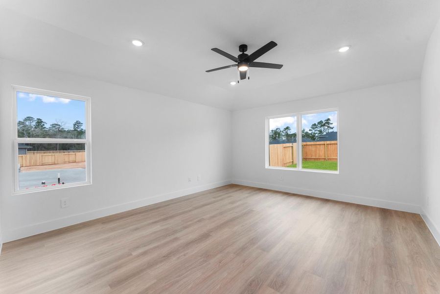 Spacious, unfurnished interior of a new home in Chapel Lakes, Montgomery (Image 36).
