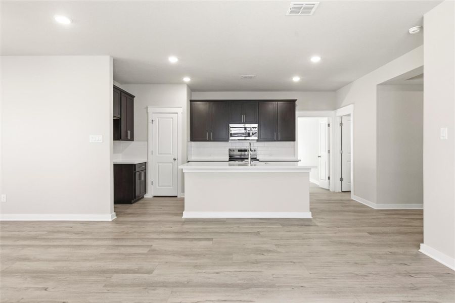 Spacious, unfurnished interior of a new home in Hunters Glen, Jarrell (Image 22).