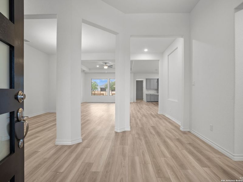 Spacious, unfurnished interior of a new home in Potranco Oaks, Castroville (Image 15). Spacious, unfurnished interior of a new home in Potranco Oaks, Castroville (Image 15).