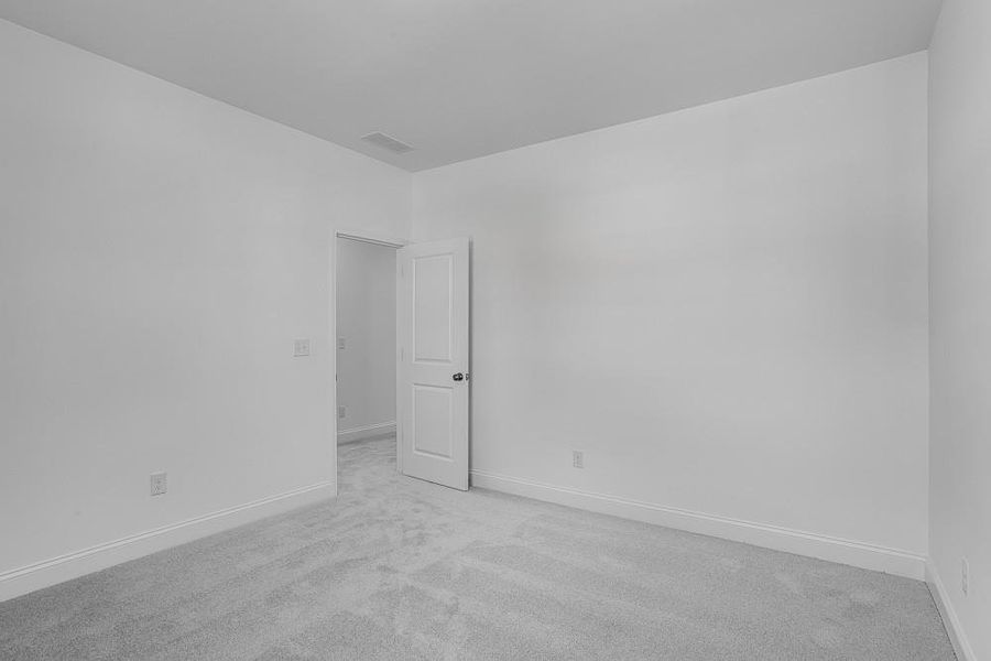 Spacious, unfurnished interior of a new home in Auburn Glen, Dacula (Image 26).