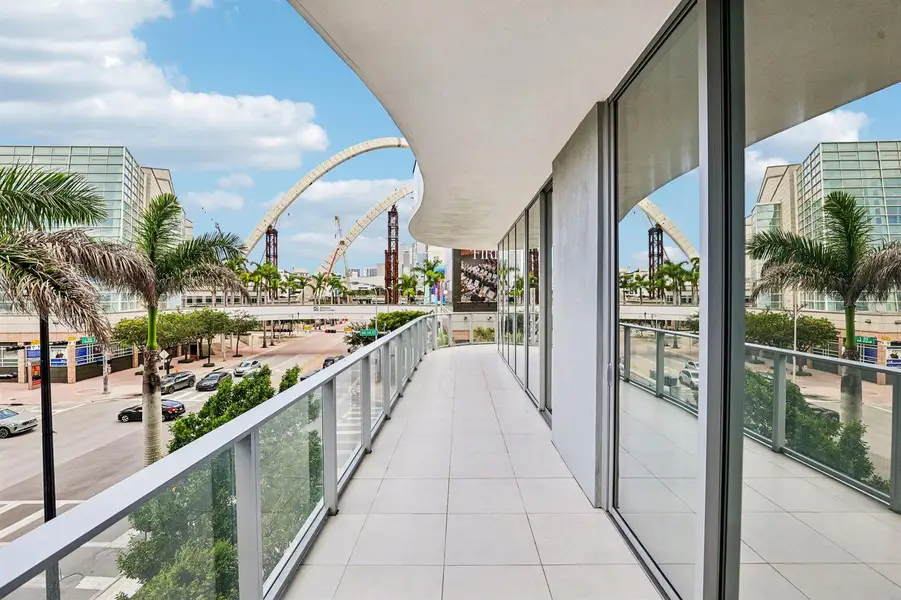 47-web-or-mls-Biscayne Blvd 201-S0409-04