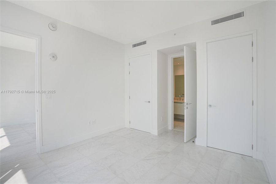 Spacious, unfurnished interior of a new home in , Miami (Image 6).