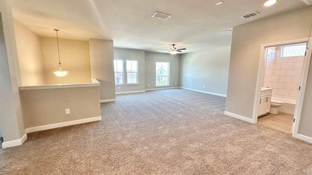Spacious, unfurnished interior of a new home in Rock Creek Ranch, Fort Worth (Image 14). Spacious, unfurnished interior of a new home in Rock Creek Ranch, Fort Worth (Image 14).