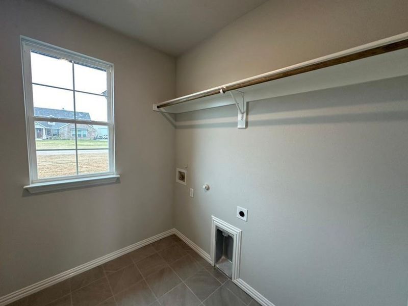Spacious, unfurnished interior of a new home in Oak Valley, Oak Ridge (Image 15).