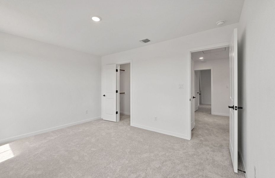 Spacious, unfurnished interior of a new home in Wolf Ranch, Georgetown (Image 15).