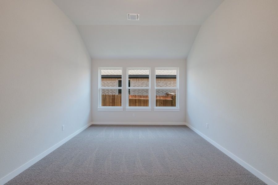 Spacious, unfurnished interior of a new home in Veramendi, New Braunfels (Image 19).