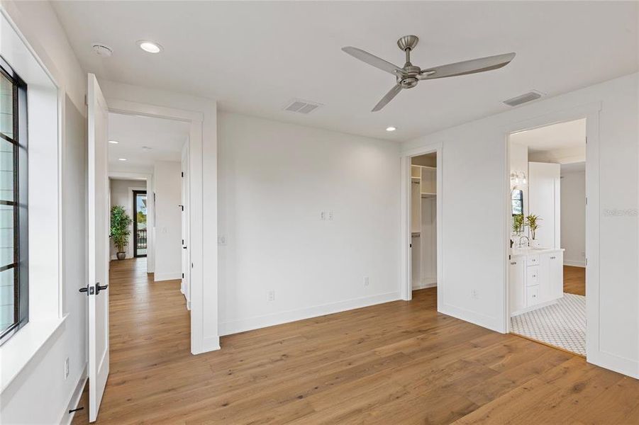 Spacious, unfurnished interior of a new home in , St. Petersburg (Image 21).