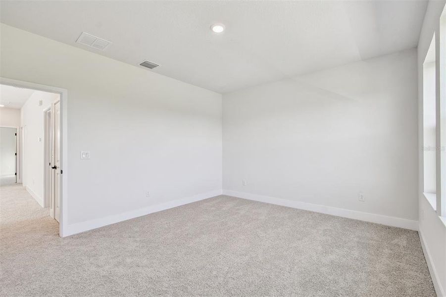 Spacious, unfurnished interior of a new home in Chapel Crossings - Garden Series, Wesley Chapel (Image 17).