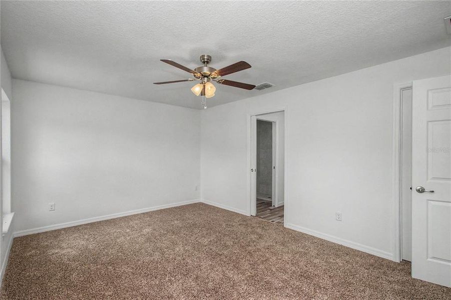 Spacious, unfurnished interior of a new home in , Ocala (Image 22).