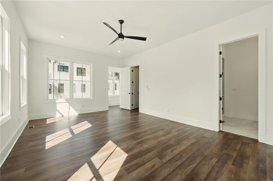 Spacious, unfurnished interior of a new home in , Atlanta (Image 19).